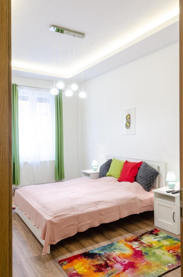 3 En Suit Bedroom Flat In The Main Centre For 6Ppl, 3Bdr,3Bthr,Ac Budapest Esterno foto